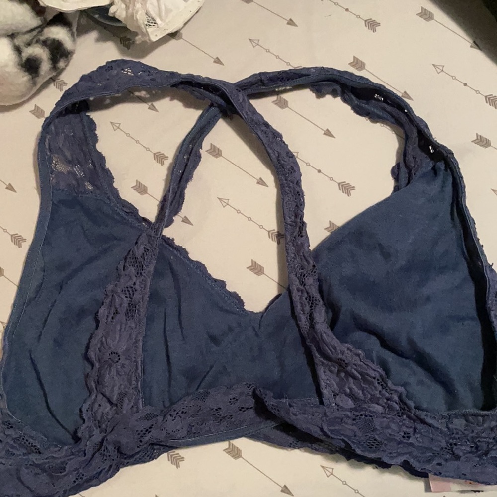 Bras - Picture 9 of 9
